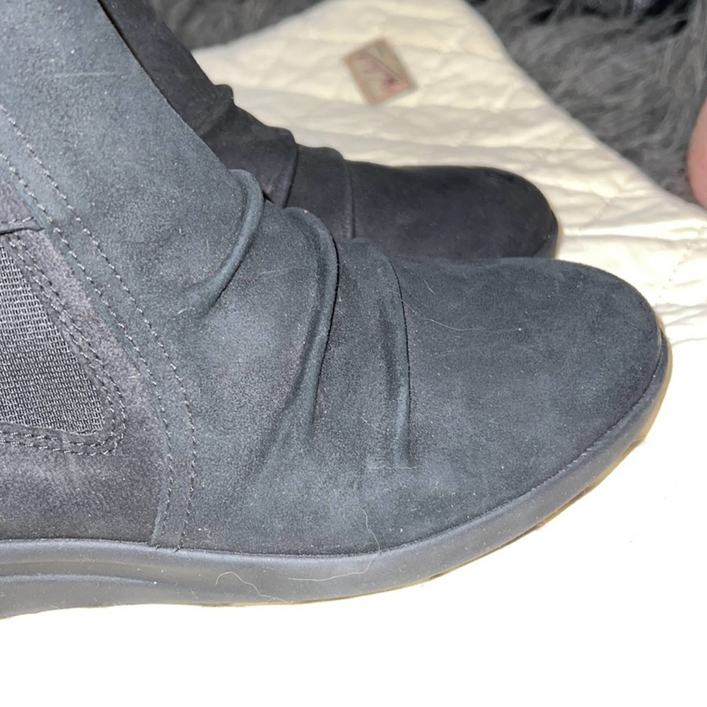 Clark's ankle boots with zipper closure and rubber soles , size 7 - Picture 6 of 13
